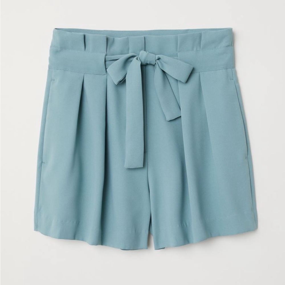 Shorts with tie belt